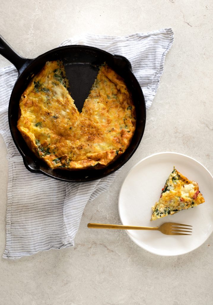 Frittata aux épinards & aux poivrons rouges rôtis - Miss Économe