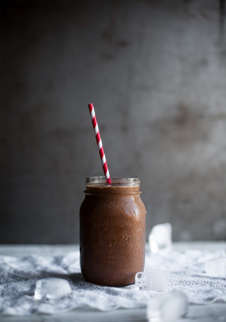 Smoothie aux bananes, beurre d’arachides & chocolat - Miss Économe