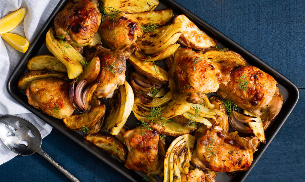 Cuisses de poulet rôties au four avec fenouil et pommes de terre - Miss Économe