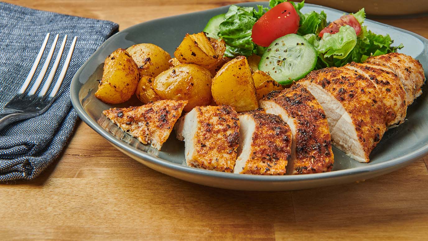 Poitrines de poulet et pommes de terre friteuse à air - Miss Économe