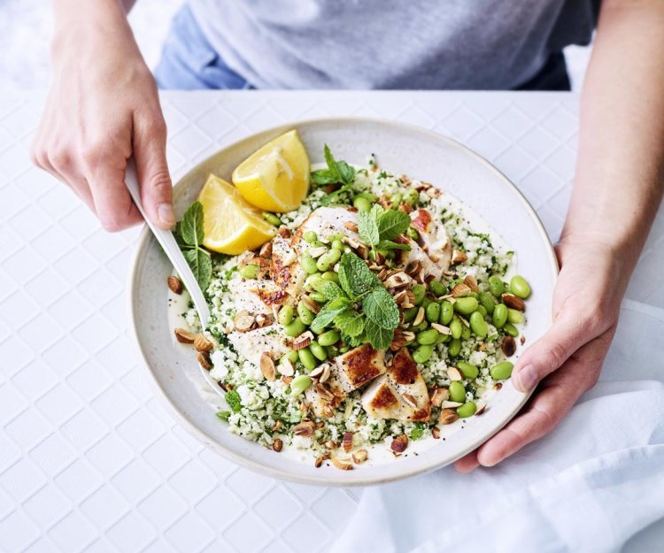Riz de chou-fleur au poulet et légumes verts - Miss Économe