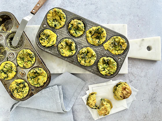 Mini omelettes aux épinards et herbes fraîches - Miss Économe