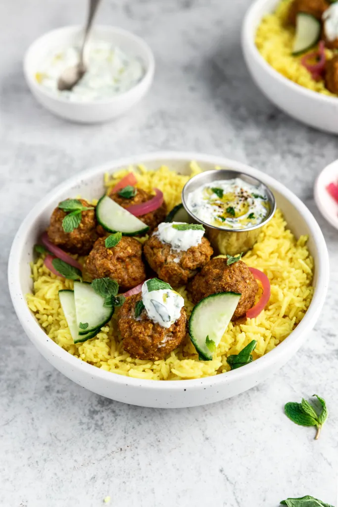 Boulettes de poulet à l'indienne sauce au yogourt - Miss Économe
