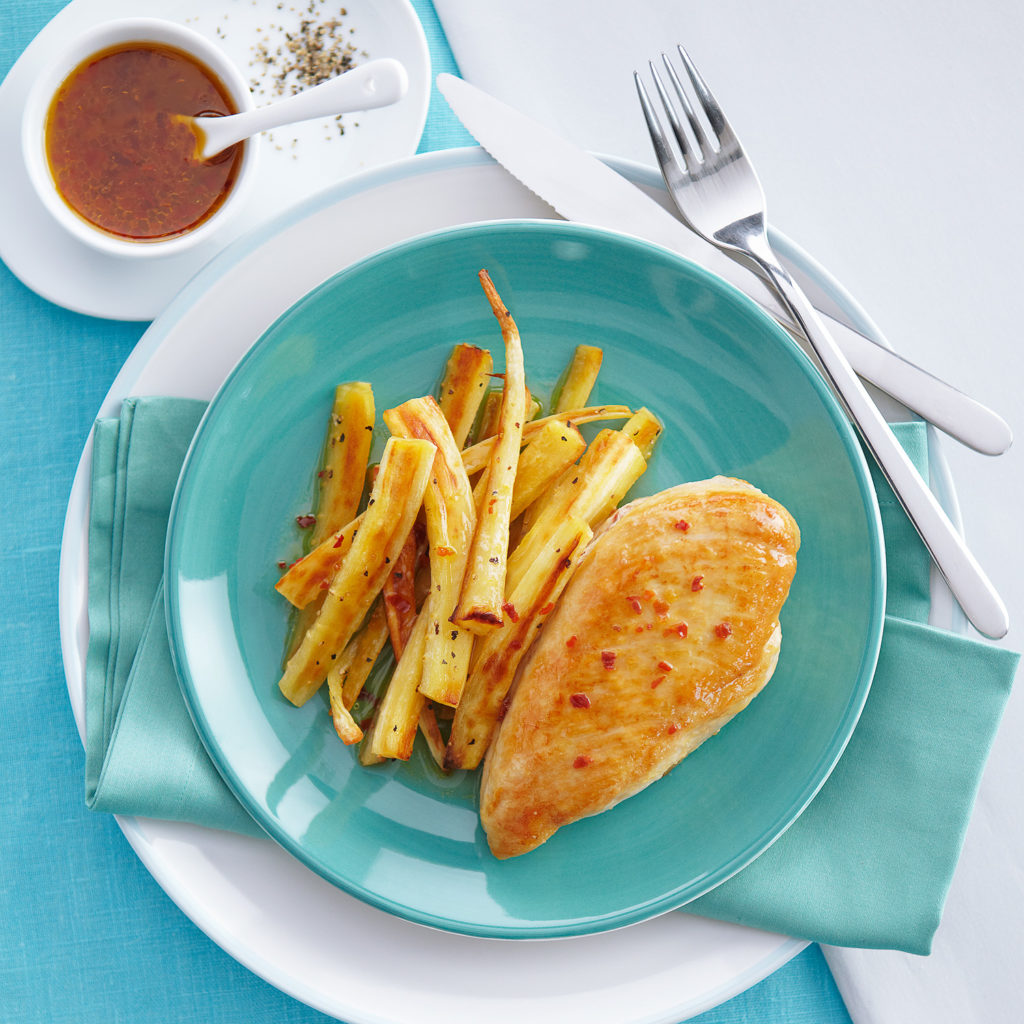 Poulet rôti, frites de panais et sauce vinaigre-chili - Miss Économe