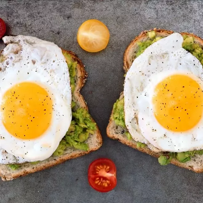 Toast avocat et oeuf - Miss Économe