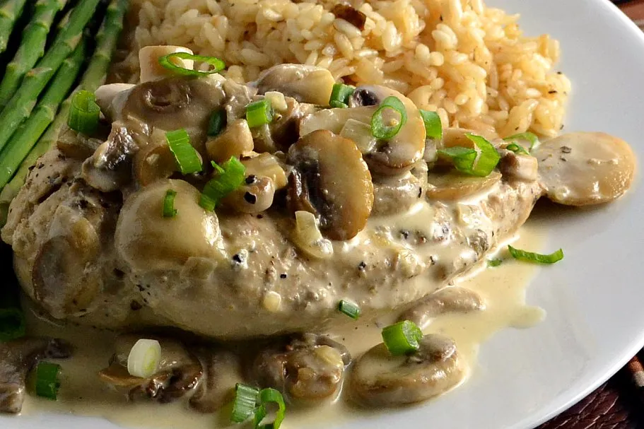 Poulet crémeux aux champignons à la mijoteuse - Miss Économe