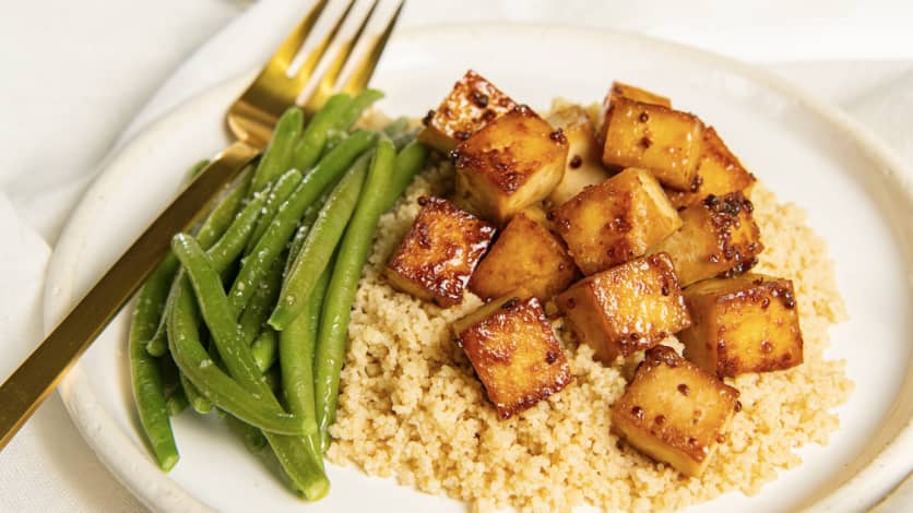 Tofu dijon érable, haricots et couscous - Miss Économe