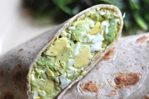 Wrap à la salade d'oeufs et avocat - Miss Économe