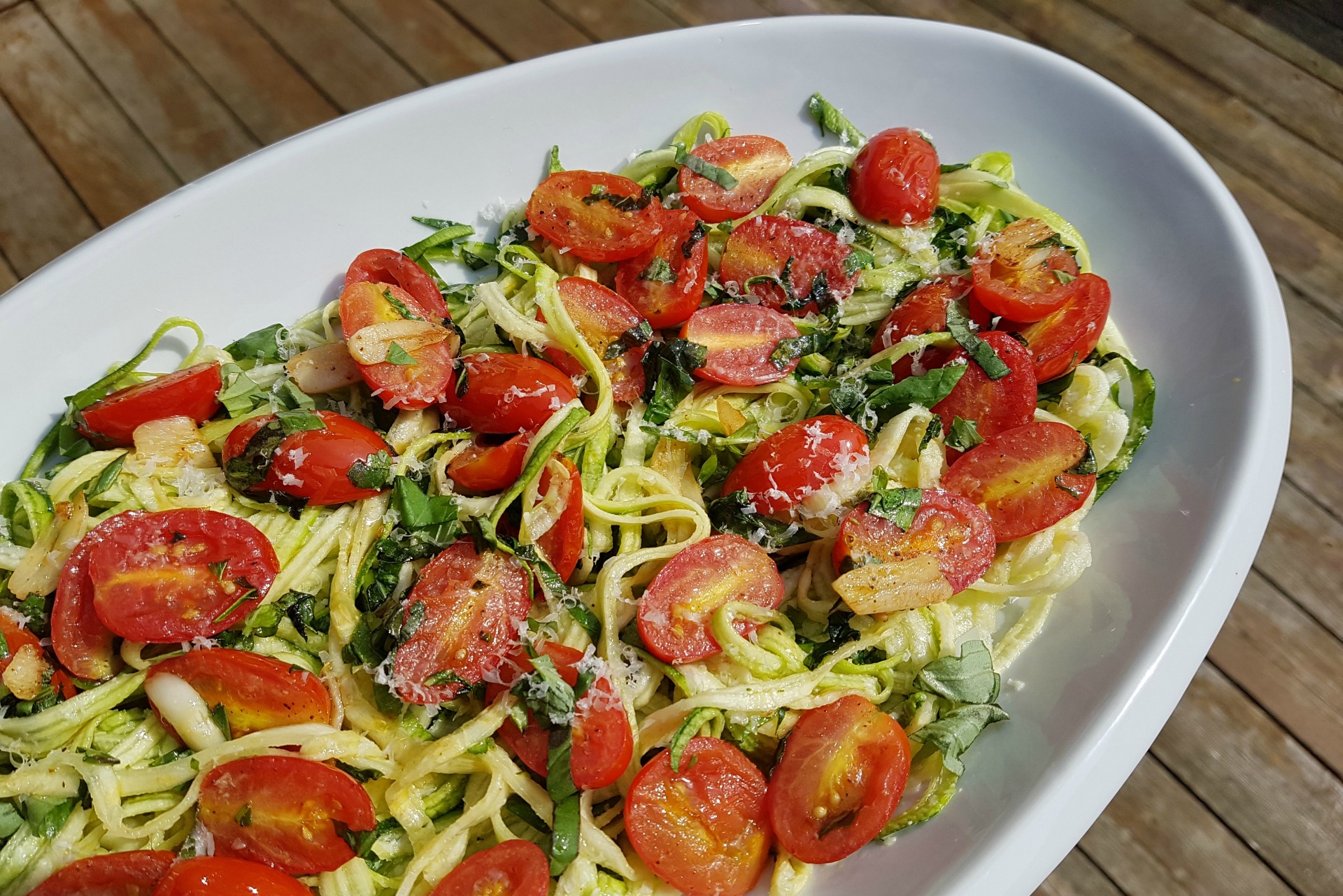 Nouilles de courgette tomate et basilic - Miss Économe